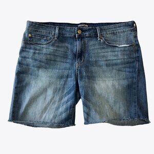 Levis Signature Modern Skinny Shorts  - Women's 16